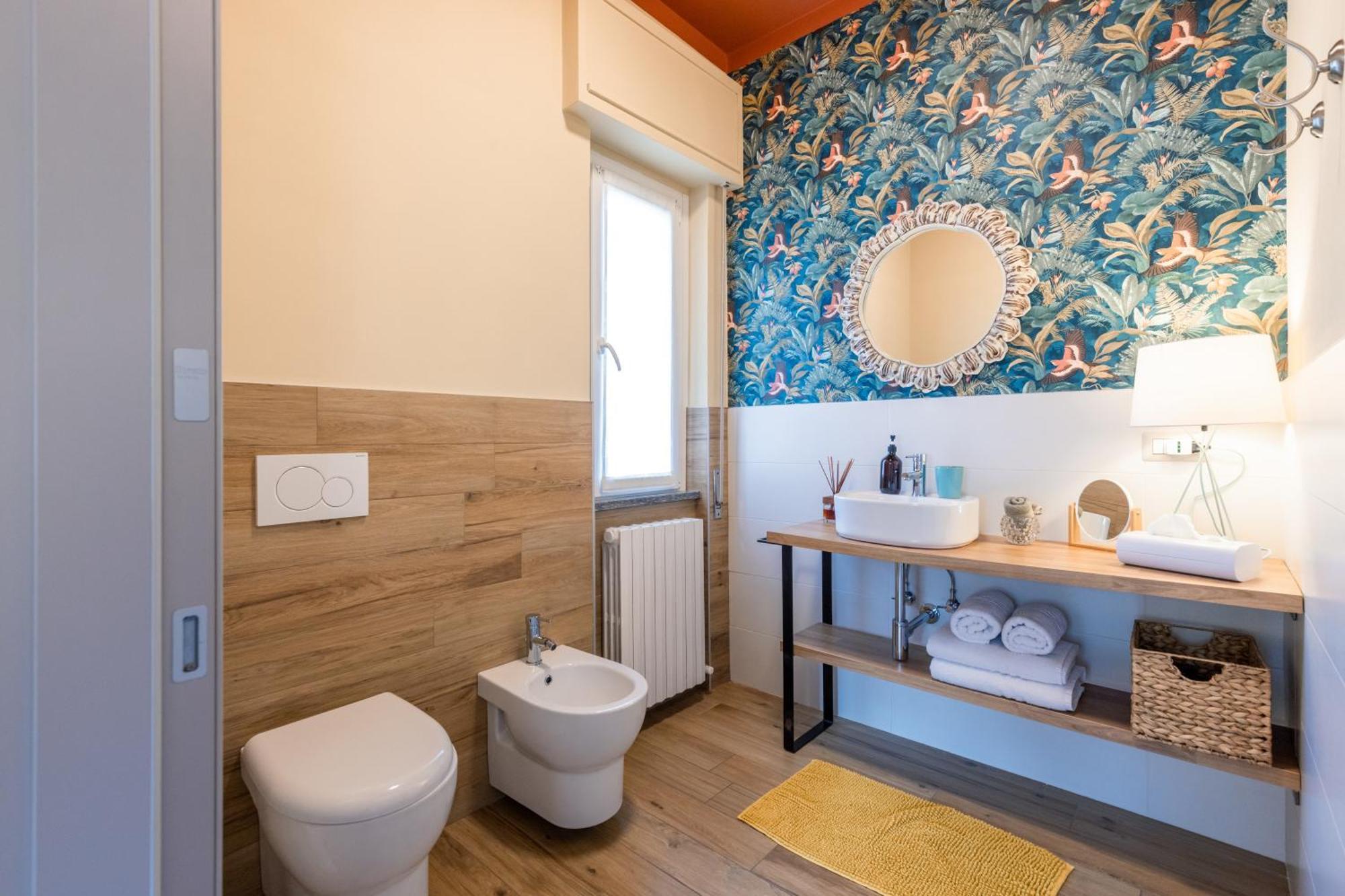 B&B Tra I Laghi Casale Corte Cerro Bagian luar foto